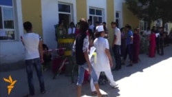 Abiturientler saglyk barlagyndan geçýär