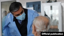 Մարդու իրավունքների պաշտպան Արման Թաթոյանն այցելել է Հայաստան վերադարձած գերիներին, 10-ը դեկտեմբերի, 2020թ․