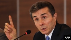 Бидзина Иванишвили заявил журналистам, что он, в отличие от них и большей части общества, свободен, не ограничен личными интересами и может объективно анализировать происходящее