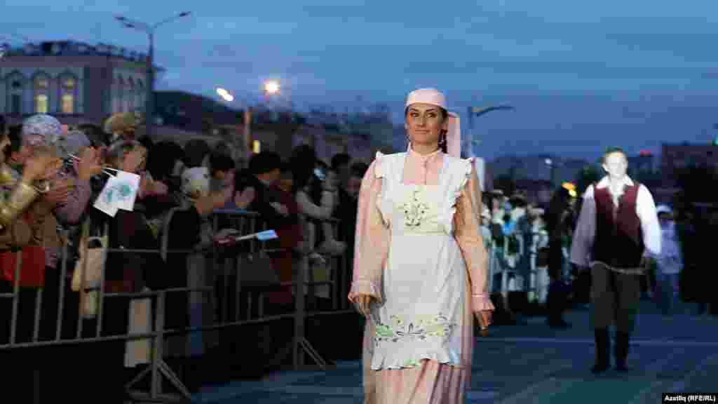 Камал театры каршында яңа сезон ачу тантанасы. Нәфисә Хәйруллина.&nbsp;