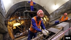 Metroda işləyənlər