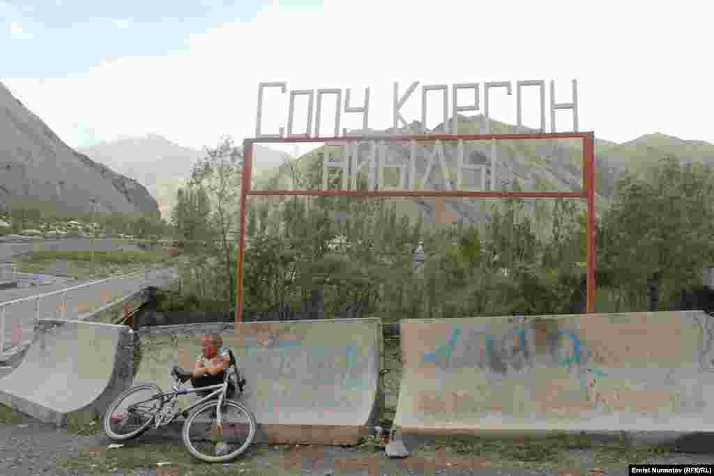 Ал эмес пенсия, пособие жана айлык акылар үчүн акча каражаттары ал жакка жетпей жатат.