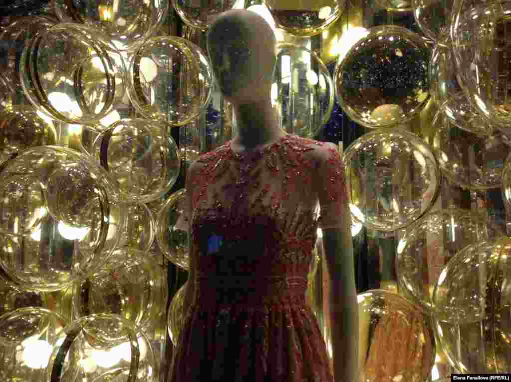 Золотое и розовое от Валентино