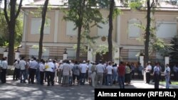 Пикет у посольства Белоруссии в Бишкеке, 28 августа