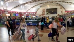 Шарм-әш-Шәйх һава аланында Русия туристлары