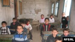 Мактаббачагони синфи 2-и мактаби рақами 50-и ноҳияи Ҷомӣ