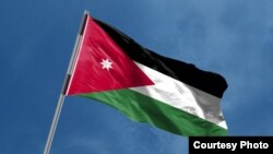 Ввечері 17 жовтня десятки молодих людей намагалися взяти штурмом посольство, але сили безпеки застосували сльозогінний газ