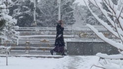 Diňle: Türkmenistan ak dona bürendi, şäherlerde sürçeklik, obalarda batgalyk ýaşaýjylara oňaýsyzlyk döretdi