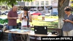 Բնապահպան ակտիվիստները Մաշտոցի պուրակում: