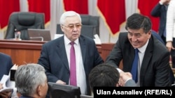 Кыргыз өкмөтү.
