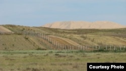 Казакстан менен Кытайдын чек арасы.