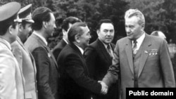 Динмухамед Кунаев (справа), первый секретарь ЦК Компартии Казахстана. По его правую руку - Нурсултан Назарбаев, председатель Совета министров Казахской ССР.