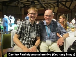 Дзьмітры Фірага з нобэлеўскім ляўрэатам 1978 году ў фізыцы Робэртам Ўілсанам