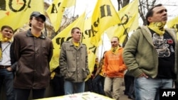 Украинада НАТОга кушылуны яклаучылар Франция илчелеге каршында җыен үткәрә