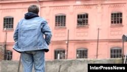 Создание специальной системы правосудия для несовершеннолетних является обязательным пунктом Конвенции ООН о правах ребенка, к которой Грузия присоединилась еще в 1994 году