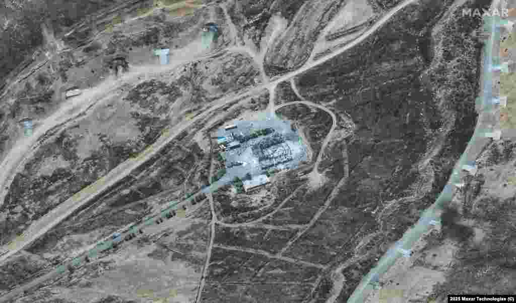 Разрушенное складское здание на объекте в Керманшахе.