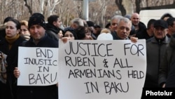 
Armenia - People demonstrate in Yerevan in support of Armenian prisoners standing trial in Azerbaijan, February 28, 2025.