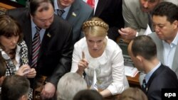 Каждый из игроков на украинской политической сцене уже раздумывает, какие дивиденды он получит, если загонит оппонента в наиболее комфортабельный капкан, говорят экперты