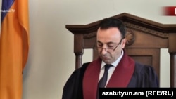 Председатель Конституционного суда Грайр Товмасян оглашает решение по итогам рассмотрения заявления Роберта Кочаряна, 4 сентября 2019 г․