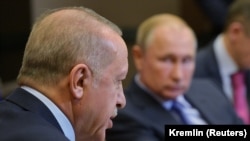 Володимир Путін (п) і Реджеп Таїп Ердоган на переговорах у Сочі, Росія, 22 жовтня 2019 року