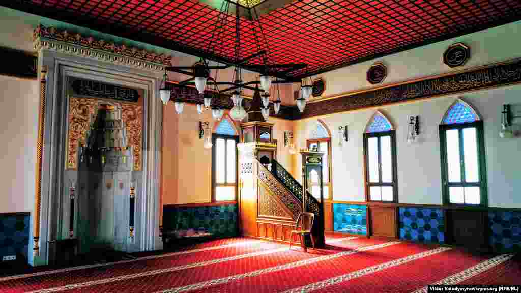 Зруйновану на початку ХХ століття мечеть відбудували заново у 2014 році на гроші відомого турецького бізнесмена-мільярдера Мурата Улькера &ndash; онука останнього місцевого імама мечеті Девлета-хаджі Іслама. Під час відновлення мечеті використовували мармур, рідкісні породи дерева і сусальне золото. &nbsp; Як виглядає Корбек джамі зовні і всередині &ndash; дивіться за посиланням