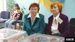 В окружных избиркомах могут свести на нет всю работу «участковых» наблюдателей, считают в «Комитете избирателей Украины»