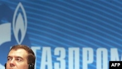 когда Дмитрий Медведев допустил критику либерализации рынка газа в ноябре месяце, а потом было объявлено об объективном повышении газа, причем гораздо меньшем, чем раньше, то немецкие средства массовой информации соединили это в одно целое и сказали, что