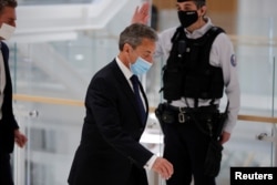 Мурдагы президент Николя Саркози Париж сотунда. 2021-жылдын 1-марты.