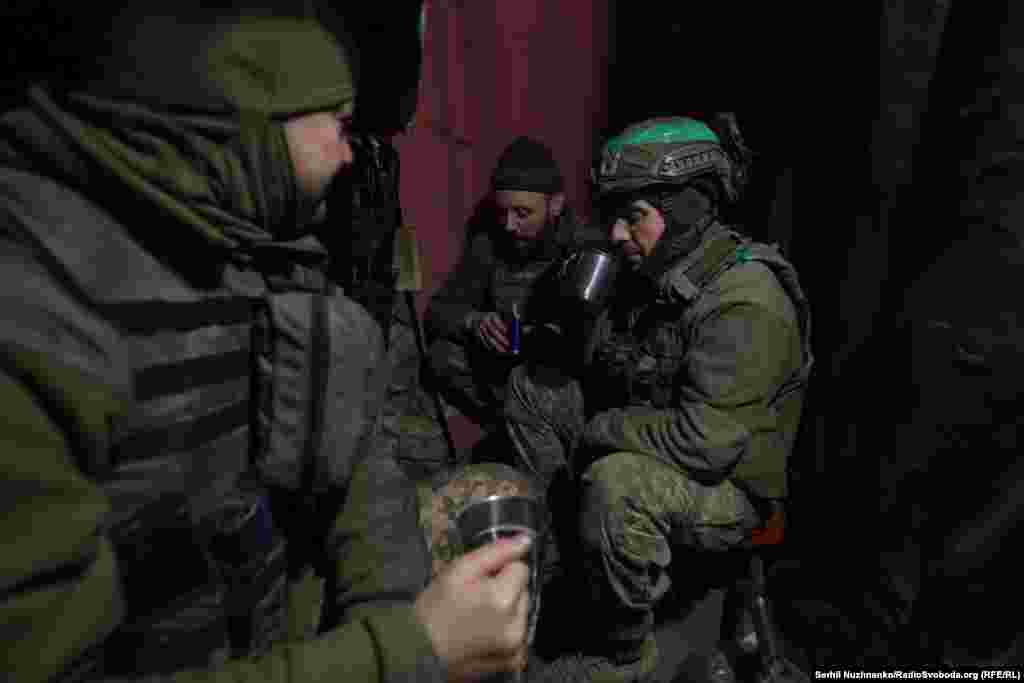 У цей час військові мають змогу випити кави, запарити &laquo;Мівіну&raquo;, почитати новини, написати або відповісти на повідомлення близьким&nbsp;