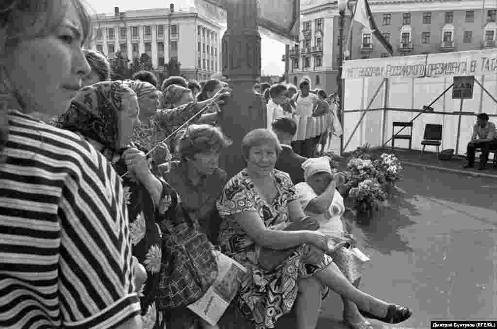 Ирек мәйданында ачлык тотучыларга теләктәшлек белдерергә җыелганнар