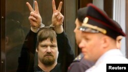 Ռուսաստան - Ընդդիմադիր Լեոնիդ Ռազվոզժաևը դատարանի դահլիճում՝դատավճռի հրապարակումից հետո, Մոսկվա, 24-ը հուլիսի, 2014 թ․ 