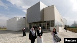 تصویر آرشیف: ساختمان پوهنتون امریکایی افغانستان در کابل که حالا مسدود شده و تعدادی از محصلین آن در عراق و قطر مصروف درس شده اند