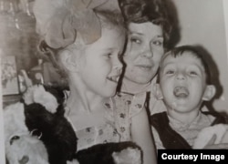 Маша и Павел со своей тетей