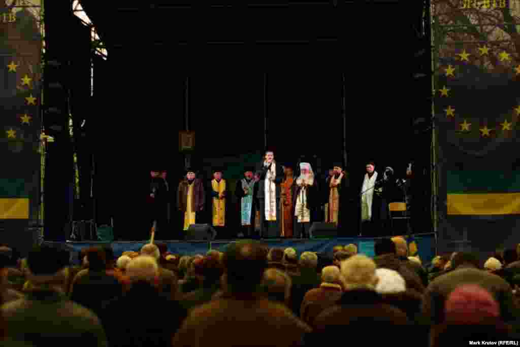 Духовенство на Евромайдане во Львове