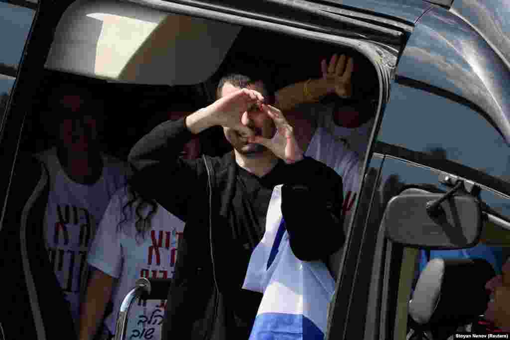 Вызвалены ізраільскі закладнік Гай Гільбоа-Далал у Пэтах-Тыкве, Ізраіль. Паводле ізраільскіх зьвестак, падчас нападу ХАМАС на Ізраіль 7 кастрычніка 2023 года загінулі 1200 чалавек, а 251 быў узяты ў закладнікі. Паводле зьвестак органаў аховы здароўя ў кантраляваным ХАМАС Сэктары Газа, у выніку ізраільскіх нападаў на Газу загінулі больш за 67 000 чалавек, у той час як значная частка прыбярэжнага палестынскага анклява была зьнішчана ад пачатку ваеннага адказу Ізраіля на напад ХАМАС 7 кастрычніка 2023 году.