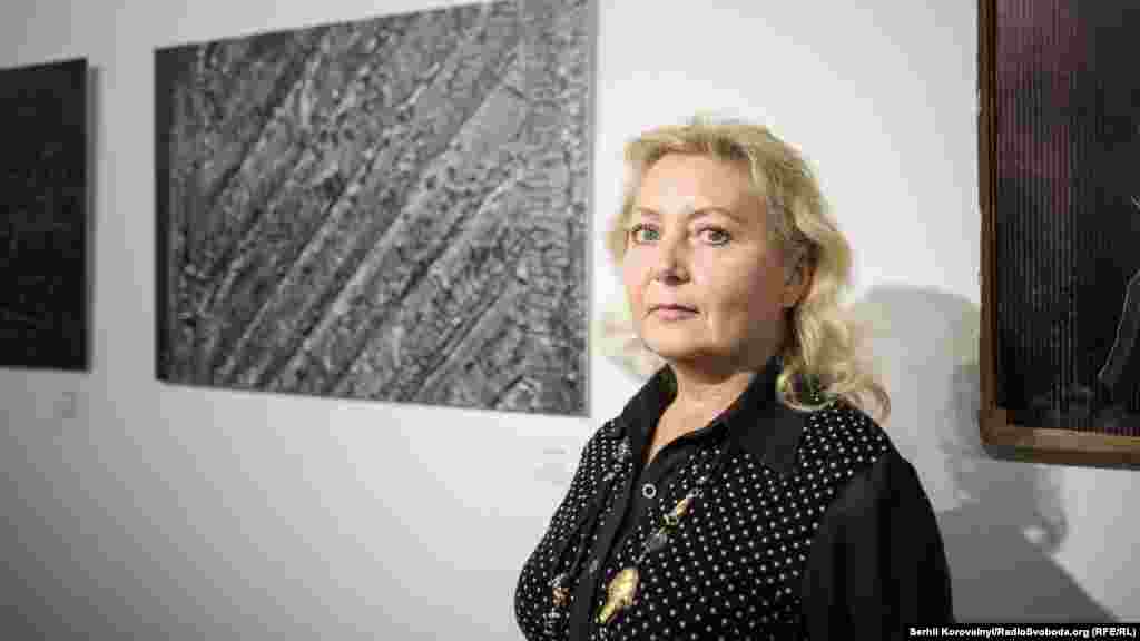 Портрет куратора експозиції Галини Скляренко