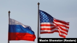 Орусиянын жана Украинанын мамлекеттик туулары.