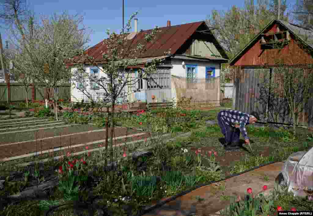 Бұрынғы милиционер Василий Сокиренко Чернобыльге әуелі 1990 жылы келген. Ол мұндағы екі есе көп айлыққа қызыққан.