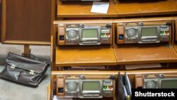 У сесійній залі Верховної Ради вже тричі не змогли визначитися, кому надати портфель аудитора НАБУ