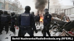 Правоохранители в палаточном городке возле Верховной Рады в Киеве. 3 марта 2018 года 