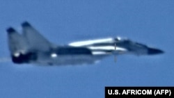 AFRICOM nashr etgan fotoda Rossiyaning MIG-29 uchog‘i Liviya osmonida