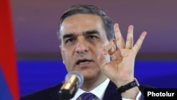 Armenia - Former human rights ombudsman Arman Tatoyan at a news conference in Yerevan, November 26, 2025.