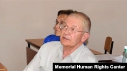 Лапигіна запідозрили в передачі секретної інформації за кордон і звинуватили в державній зраді, а в 2016 році засудили до семи років колонії суворого режиму