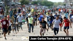 Протести в Болівії почалися після того, як Вищий виборчий суд країни оголосив підсумки президентських виборів, що відбулися 20 жовтня, оголосивши переможцем Ево Моралеса