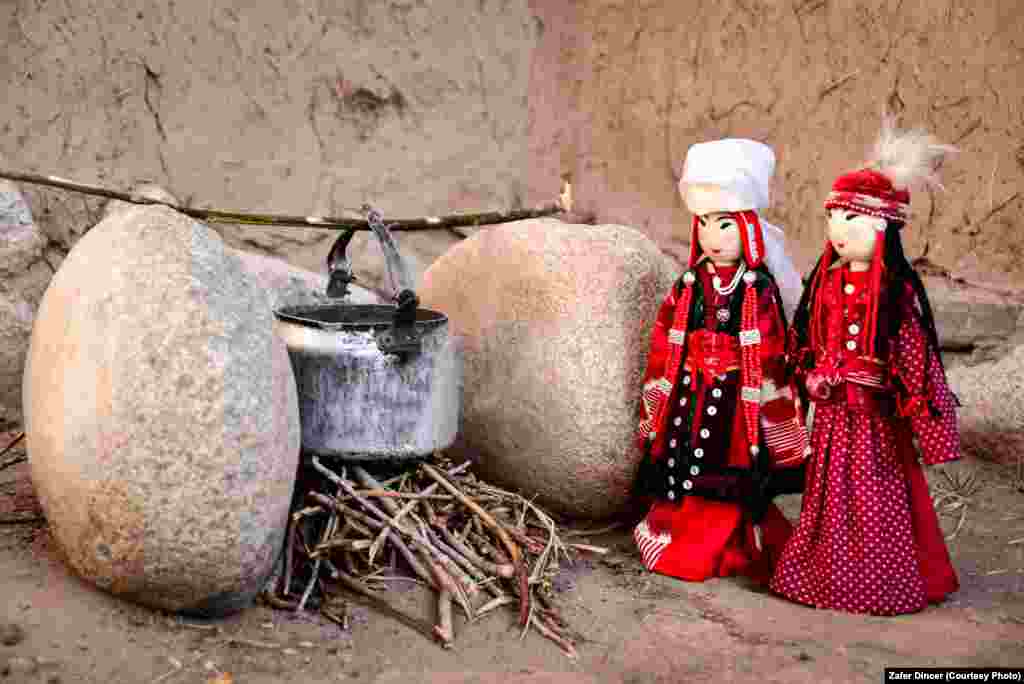 ​Куурчак ар кандай маданияттын ажырагыс бөлүгү болуп саналат. Эң байыркы куурчактар - Байыркы Египетте табылган. Көчмөндөр маданиятынын да өз куурчактары болгон.