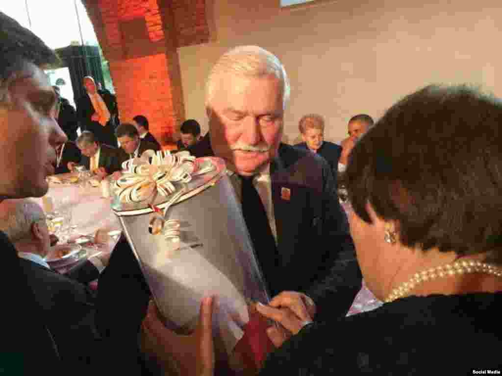 Танылган хокук яклаучы, Польшаның элекке президенты Лех Валенса (Рөстәм Умеров фотосы)