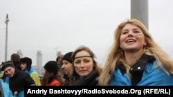 А це обличчя учасників символічного «братання», що відбулося цього ж дня на мосту Патона