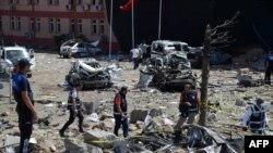  Էլազըղ նահանգի անվտանգության վարչության շենքպայթյունից հետո: 