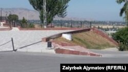 Каримжан Юлдашевдин (Жолдош уулунун)  түбөлүк жайы.