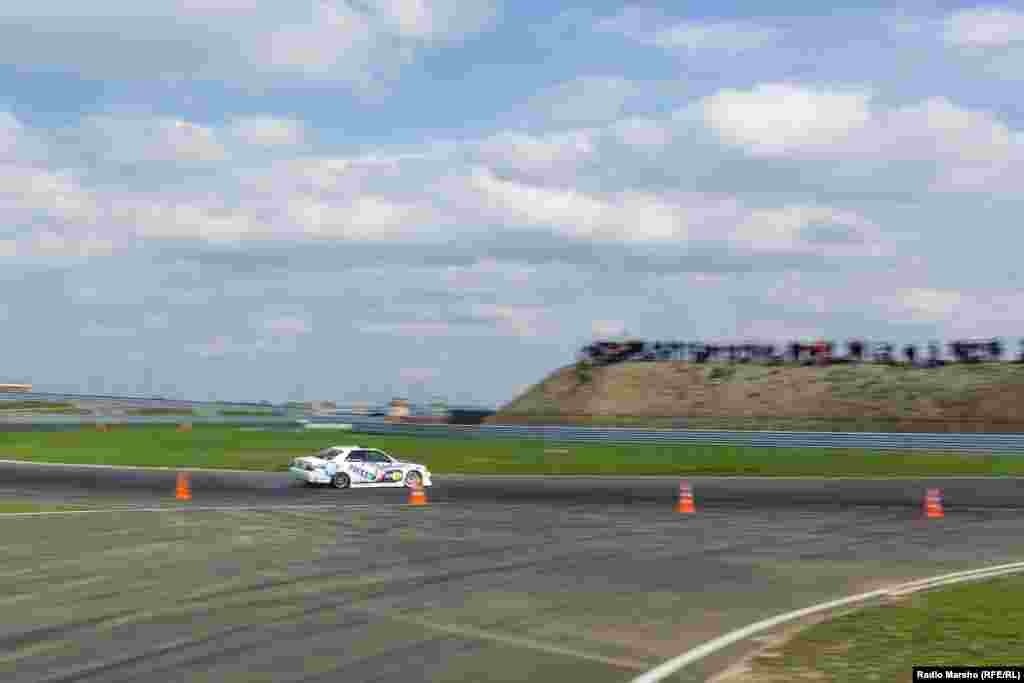 3086 чаккхарма бу автодромера некъ, 770 машен хIоттало паркинге, 1600 хьажархочунна ю охьахоийла